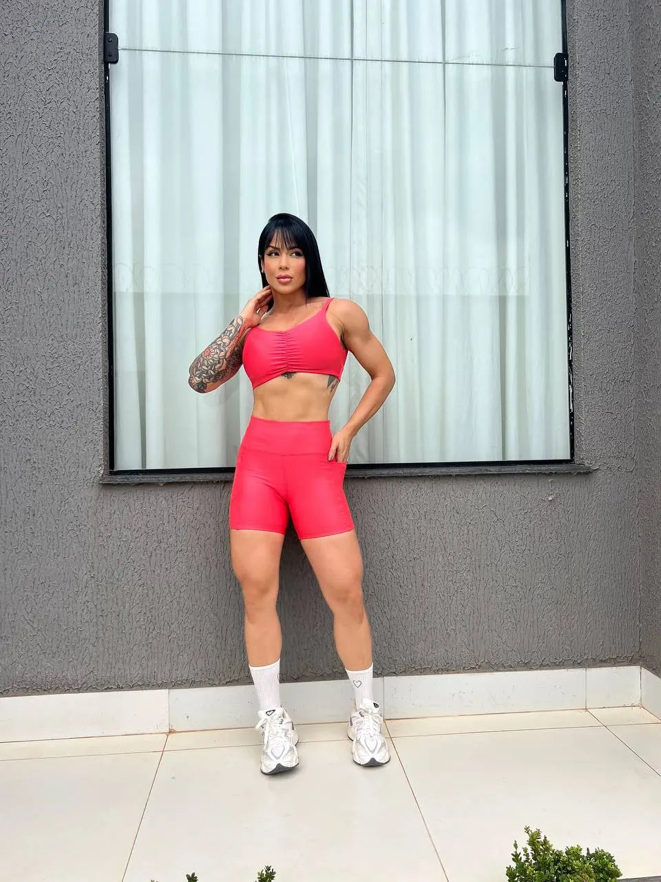 Conjunto Fitness Feminino Short com Bolso e Top de Alta Compressão – Le Pink