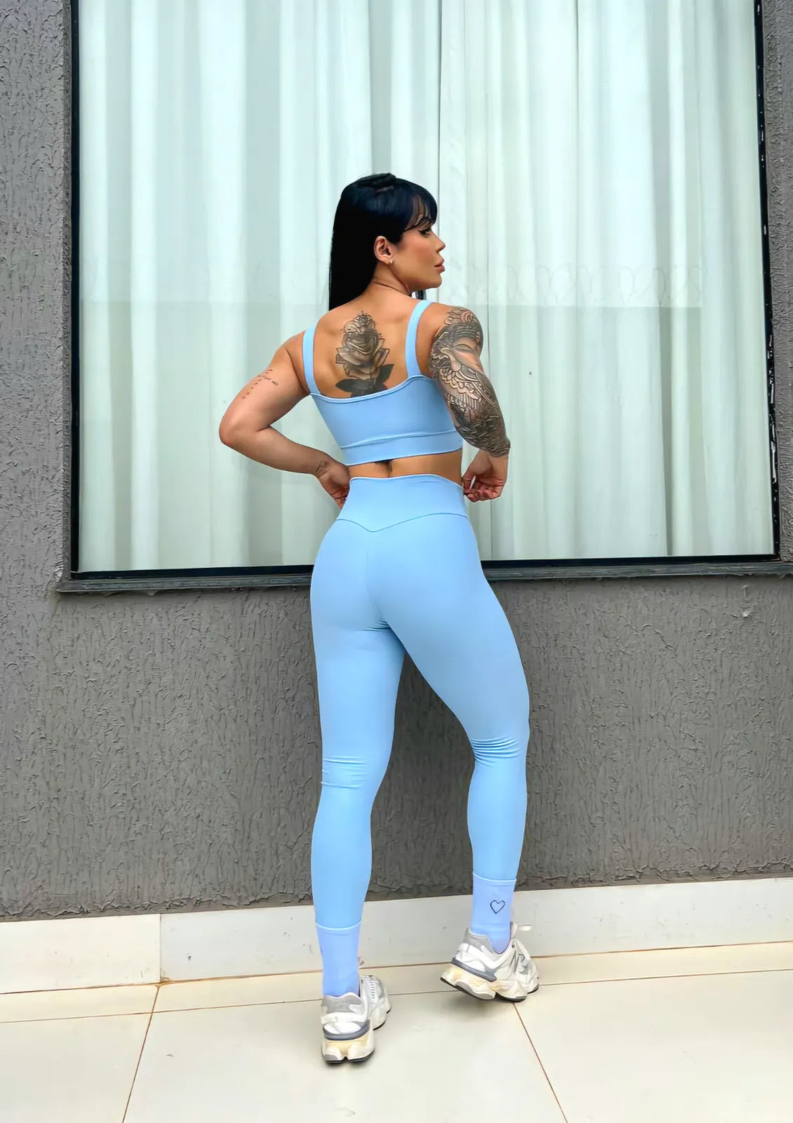 Conjunto Fitness Feminino Legging e Top Clássico em Poliamida de Alta Compressão