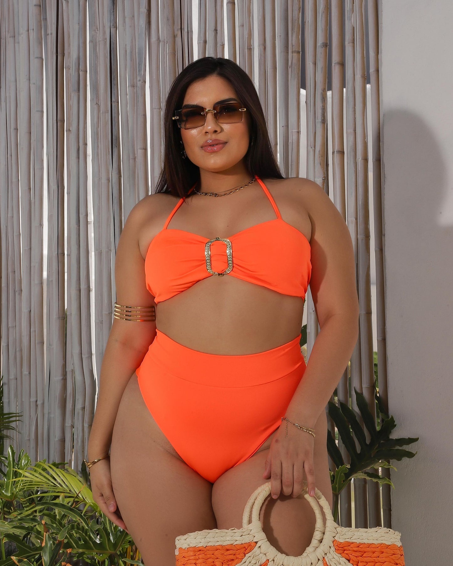 Biquíni Ludi Top Meia-Taça com Argola Dourada e Calcinha Hot Pant