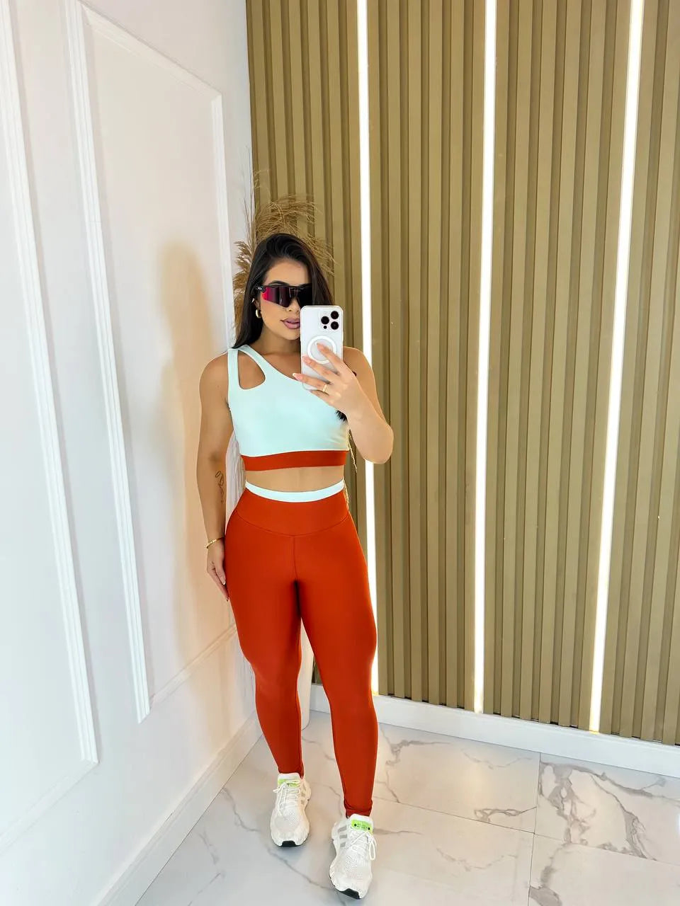 Conjunto Fitness Feminino Legging Bicolor com Top Gota de Alta Compressão